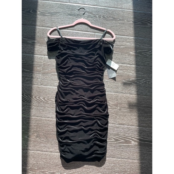 NWT AIDAN BY AIDAN MATTOX VELVET OFF SHOULDER DRESS BLACK SIZE 0 - Picture 1 of 6